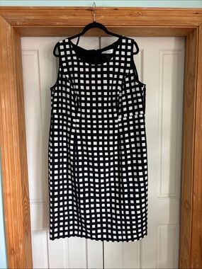 Kasper Black & White Grid Sleeveless Shift Dress